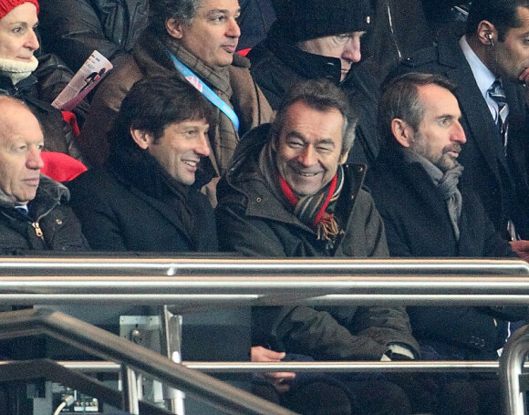 Leonardo et Michel Denisot le 4 février 2012 au Parc des Princes à Paris lors du match entre le PSG et l'Evian TG (3-1)