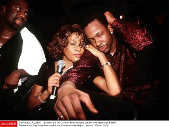 Whitney Houston et Bobby Brown, amoureux aux Bahamas en décembre 2000.