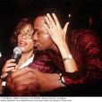 Whitney Houston et Bobby Brown, amoureux aux Bahamas en décembre 2000. 