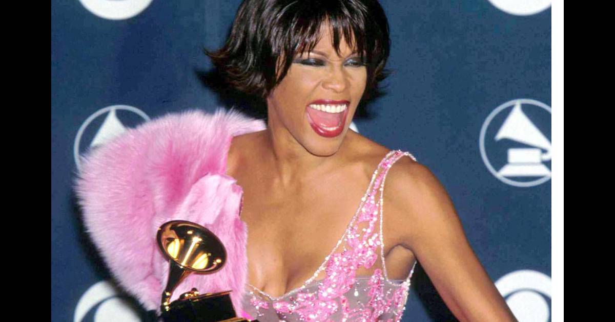 Whitney Houston aux Grammys Awards en 2000 Purepeople