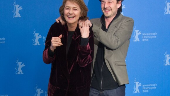 Charlotte Rampling portée par des élans de tendresse joyeuse avec son fils