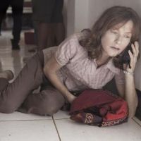 Isabelle Huppert : Traînée dans la boue de la jungle pour 'Captive'