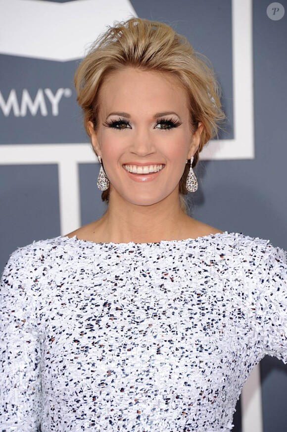 Carrie Underwood sur le tapis rouge de la 54e soirée des Grammy Awards, le 12 février 2012 au Staples Center de Los Angeles.
