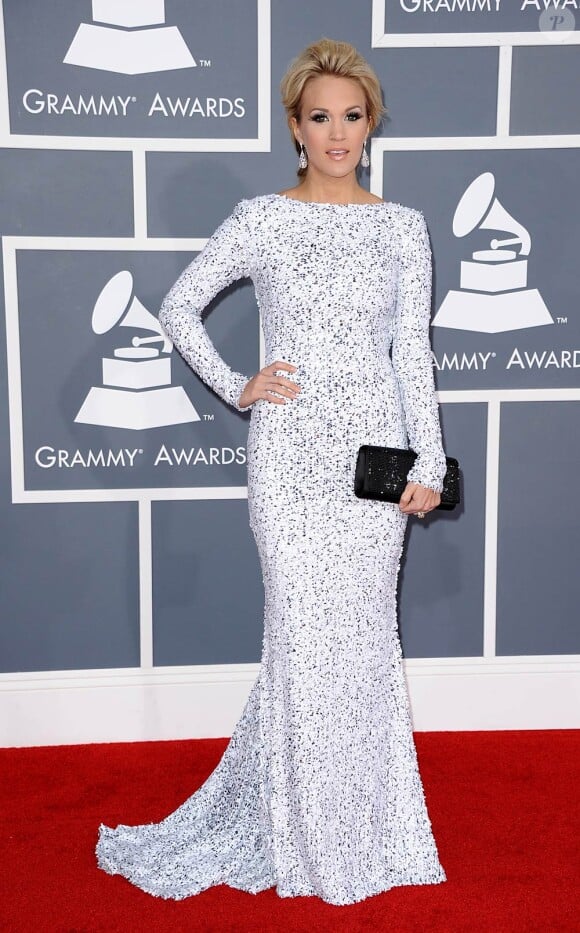 Carrie Underwood sur le tapis rouge de la 54e soirée des Grammy Awards, le 12 février 2012 au Staples Center de Los Angeles.
