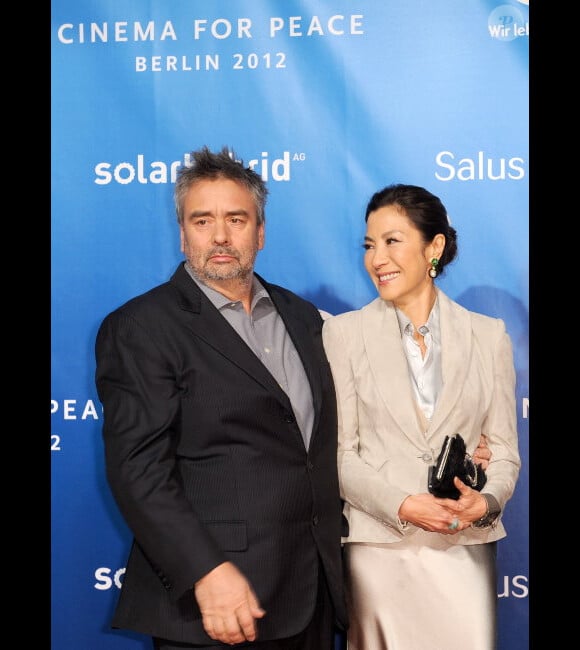 Luc Besson et Michelle Yeoh lors du gala Cinema for Peace, dans le cadre du festival de Berlin, le 13 février 2012