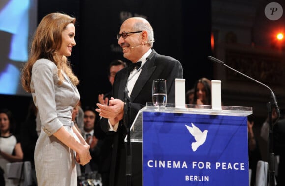 Angelina Jolie lors du gala Cinema for Peace, dans le cadre du festival de Berlin, le 13 février 2012
