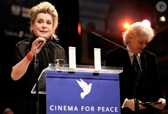 Catherine Deneuve lors du gala Cinema for Peace, dans le cadre du festival de Berlin, le 13 février 2012