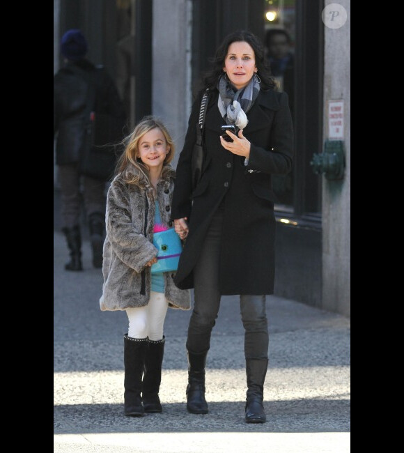 Courteney Cox partage un moment avec sa petite Coco ont déjeuné au Balthazar à SoHo à New York le 13 février 2012