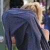 Nicole Richie quitte sa salle de gym et tente de se cacher derrière un sweater avant de monter dans sa voiture. Los Angeles, le 14 février 2012.