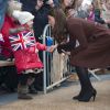 Catherine, duchesse de Cambridge, était en déplacement à Liverpool le 14 février 2012 pour sa deuxième mission officielle : en cette Saint-Valentin sans le prince William, le public était là pour la combler d'amour, à l'occasion de ses visites du bar sans alcool The Brink et de l'hôpital pour enfants Alder Hey.