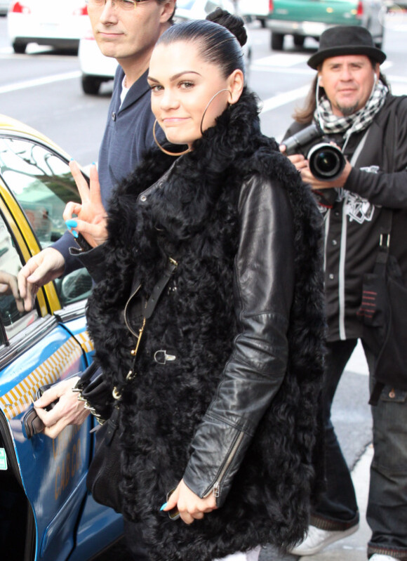 Jessie J prend un taxi à Los Angeles, le mercredi 15 février 2012.