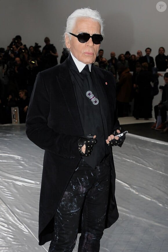 Karl Lagerfeld au défilé Dior Homme à Paris. Le 21 janvier 2012.