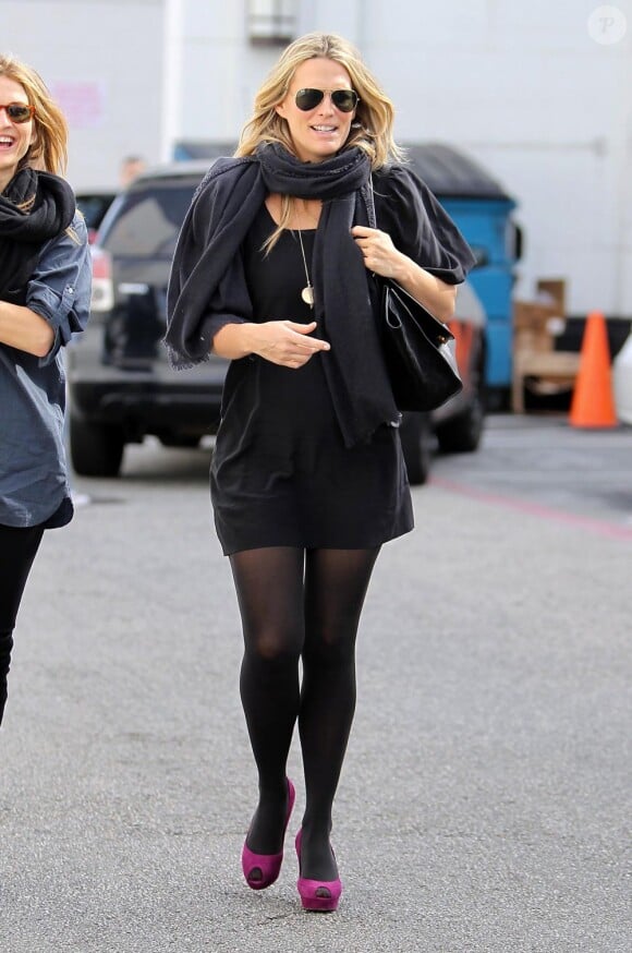 Molly Sims fait rimer grossesse et style au cours d'une sortie à Los Angeles, le 17 février 2012.