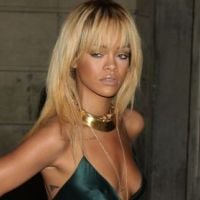 Rihanna, divine en vert émeraude, affiche des décolletés ensorcelants...