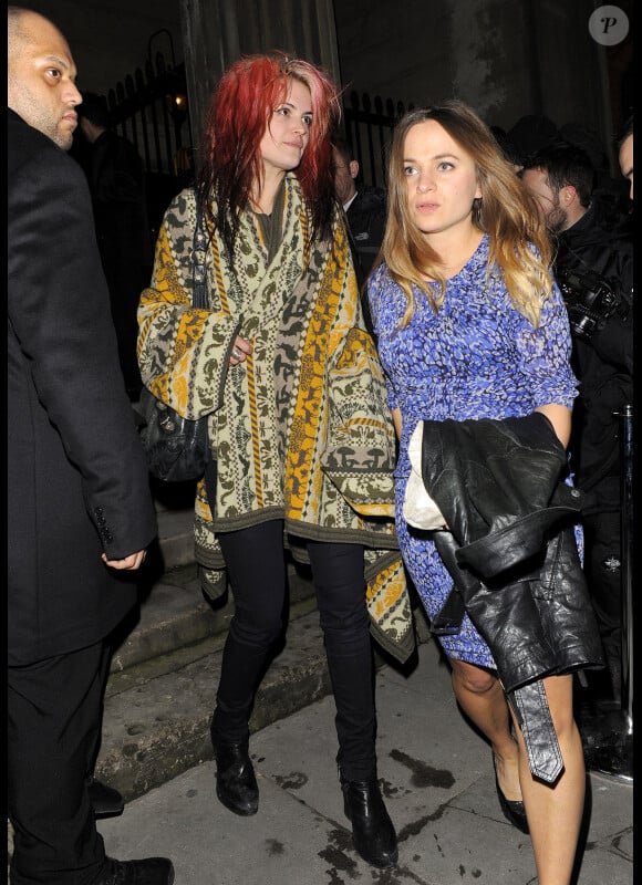 Alison Mosshart à la sortie du défilé Stella McCartney à Londres le 18 février 2012