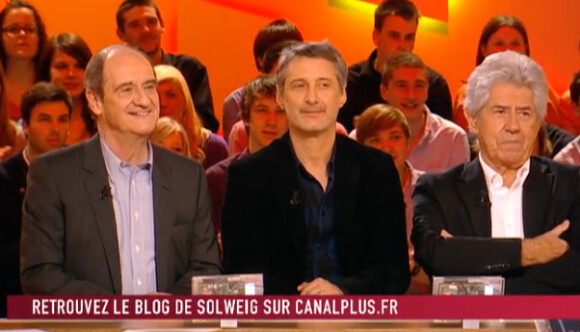 Pierre Lescure, Antoine de Caunes et Philippe Gildas durant la météo de Solweig dans Le Grand Journal sur Canal +