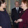 La princesse Victoria a chaleureusement salué Tarja Halonen, qui quittera ses fonctions de présidente de la Finlande au 1er mars 2012.
La princesse Victoria de Suède, enceinte de huit mois, prenait part le 21 février 2012 à un déjeuner en l'honneur de la présidente sortante de la Finlande, Tarja Halonen, au palais royal, à Stockholm.