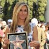 Jennifer Aniston reçoit son étoile sur le Walf of Fame, à Los Angeles, le 22 février 2012.