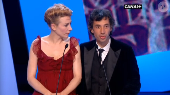Julie Depardieu et Eric Elmosnino remettent le César du meilleur réalisateur