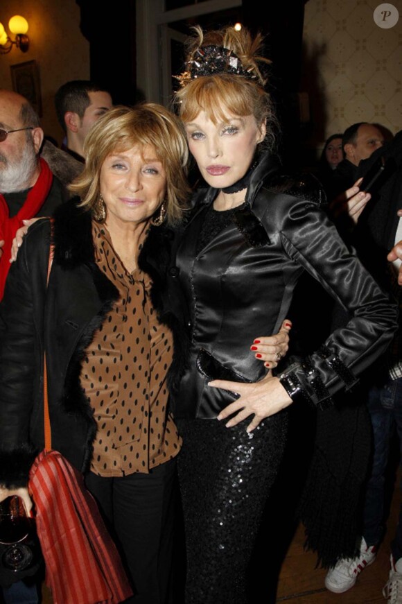 Arielle Dombasle et Danièle Thompson pour le spectacle Diva Latina, au Théâtre du Châtelet, à Paris, le 27 janvier 2012.