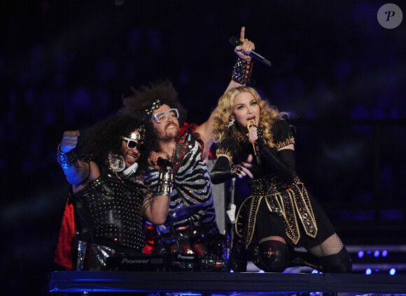 Madonna et LMFAO lors de son show du Super Bowl le 5 février 2012 à Indianapolis
