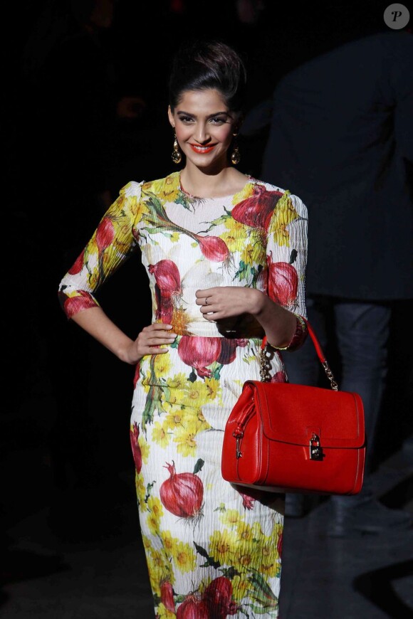 L'actrice Sonam Kapoor au défilé Dolce & Gabbana à Milan, le 26 février 2012.