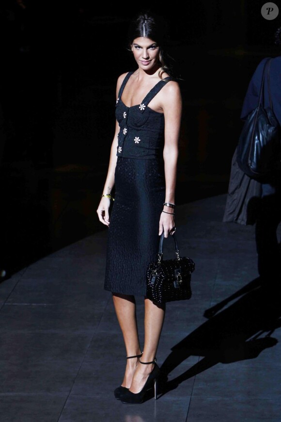 Bianca Brandolini d'Adda très élégante pour assister au défilé Dolce & Gabbana à Milan, le 26 février 2012.