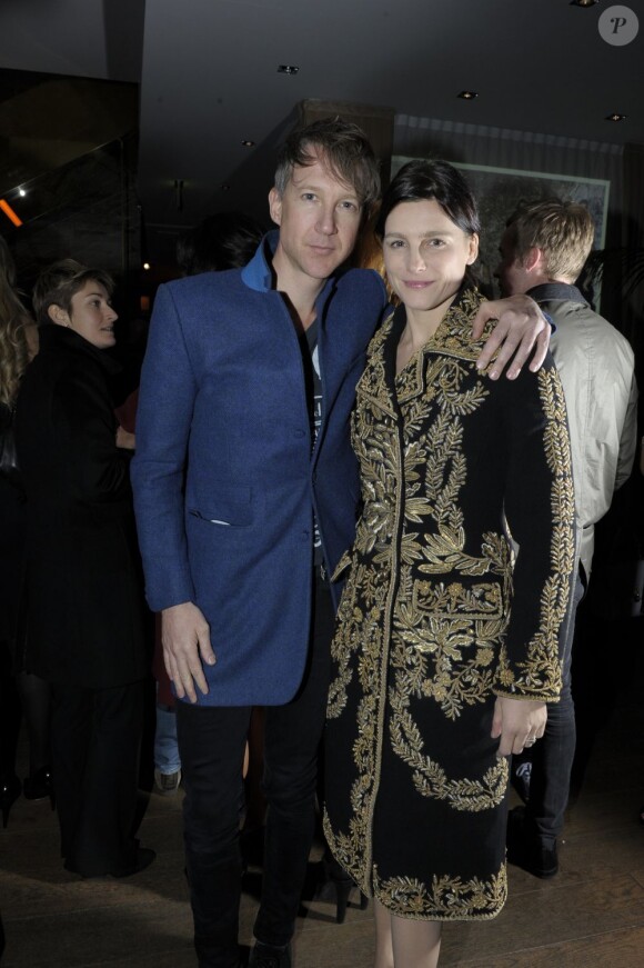 Jefferson Hack en charmante compagnie lors de l'after-party Dolce & Gabbana à Milan, le 26 février 2012.