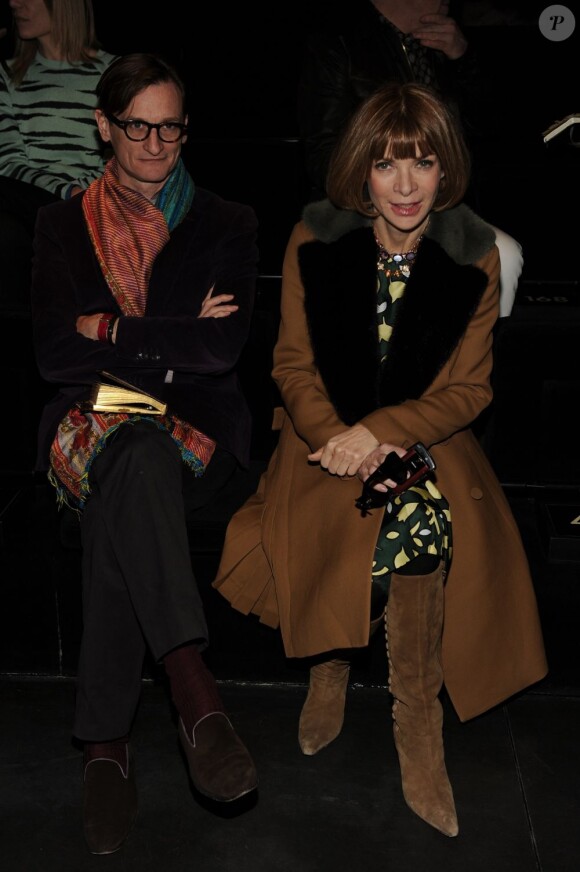 Hamish Bowles et Anna Wintour, redoutable duo au premier rang du défilé Dolce & Gabbana à Milan, le 26 février 2012.