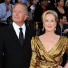 Meryl Streep, sacrée meilleure actrice, et son mari Don Gummer lors des Oscars le 26 février 2012