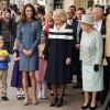 La reine Elizabeth II et ses deux ''aides de camp'' Camilla Parker Bowles et Catherine, duchesse de Cambridge étaient en visite officielle à la boutique de luxe Fortnum & Mason le 1er mars 2012, pour officialiser la fin des travaux de rénovation de Piccadilly.