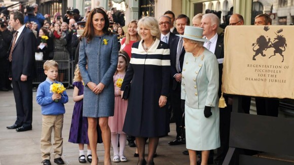 Kate Middleton divine en Missoni avec la reine Elizabeth et Camilla à Piccadilly
