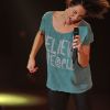 Alessandra Sublet en mode rock pour la Victoire de l'album Rock, remportée par Izia. La grossesse n'a pas empêché Alessandra Sublet de faire les 400 coups lors des Victoires de la Musique, qu'elle animait le 3 mars 2012 au Palais des Congrès de Paris.