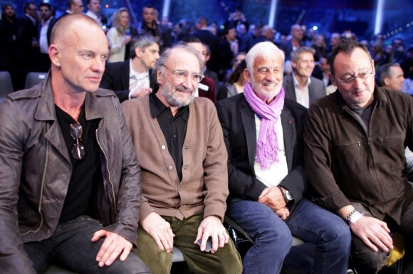 Sting, Claude Brasseur, Jean-Paul Belmondo et Jean Reno lors du match opposant le Français Jean-Marc Mormeck à Vladimir Klitschko, à Düsseldorf le 3 mars 2012