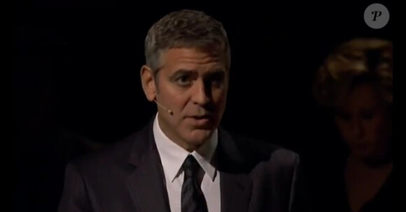 George Clooney dans la 8 Play, diffusée le samedi 3 mars 2012 en direct sur YouTube