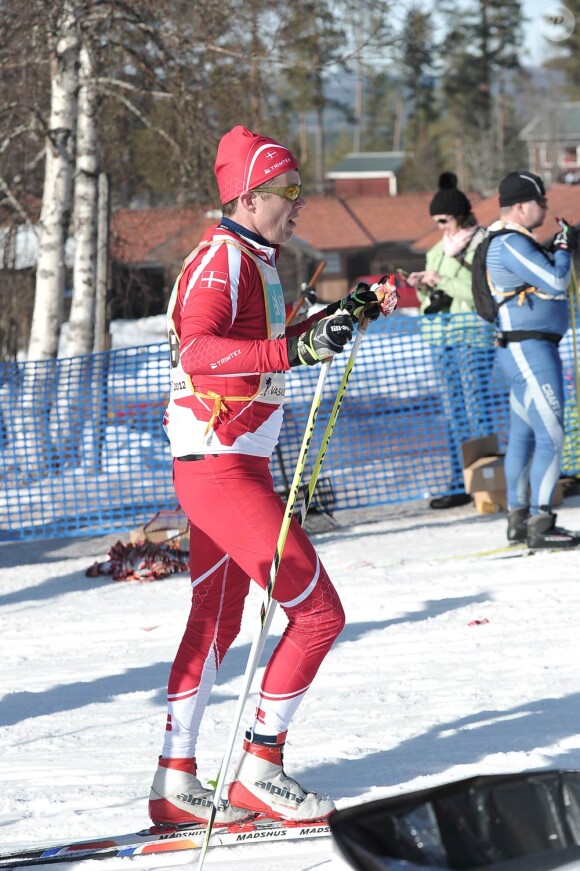 Le prince Frederik de Danemark, 43 ans, a disputé la Vasaloppet, la plus longue (90 km) course de ski de fond au monde, dimanche 4 mars 2012  dans la région de Dalarna, en Suède : il a terminé 5531e sur 15 800  partants dont 14 072 hommes, en 6h36'32''.
