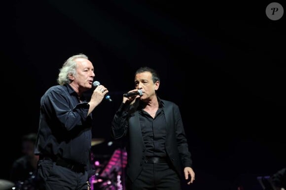 Didier Barbelivien et Félix Gray à l'Olympia à Paris, le 7 mars 2012.