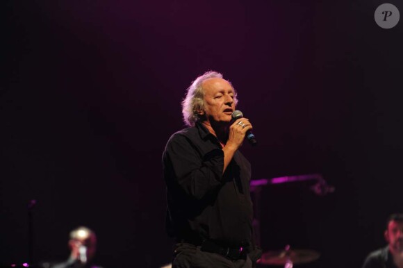 Didier Barbelivien et Félix Gray à l'Olympia à Paris, le 7 mars 2012.