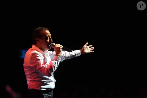 Félix Gray à l'Olympia pour son grand retour à Paris, le 7 mars 2012.