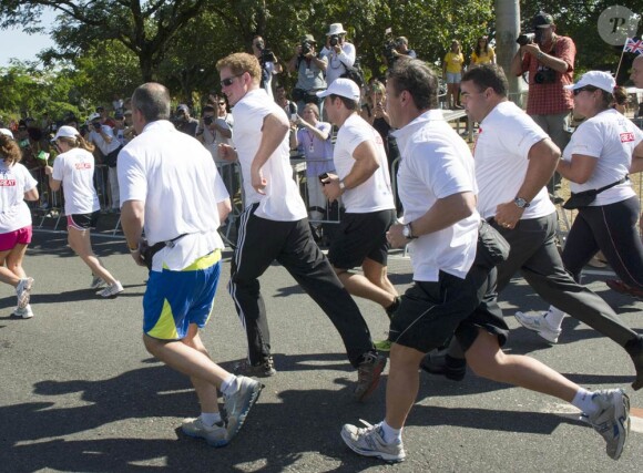 Le prince Harry participe à une course à pied à Rio de Janeiro, le samedi 10 mars 2012.