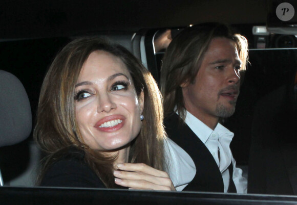 Angelina Jolie et Brad Pitt à la Nouvelle Orléans dans la soirée du 10 mars 2012, alors qu'ils se rendent à une soirée humanitaire pour le projet Make It Right.
