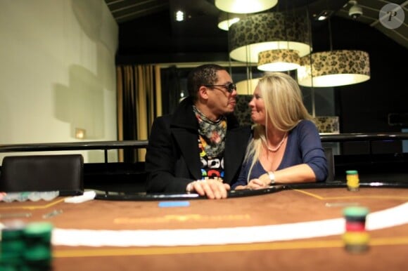 JoeyStarr et Frédérique Ruggieri, PDG de la Socodem, prennent la pose pour l'anniversaire du site de poker en ligne MyPok le 10 mars 2012 au cercle Cadet à Paris 