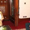 Julio Iglesias a reçu du roi Hamad ben Issa Al Khalifa la médaille de compétence du Bahreïn le 6 mars 2012 à Manama.