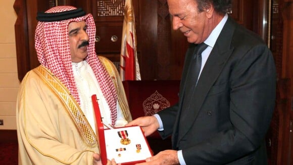 Julio Iglesias : Fièvre latine et médaille royale au Bahreïn