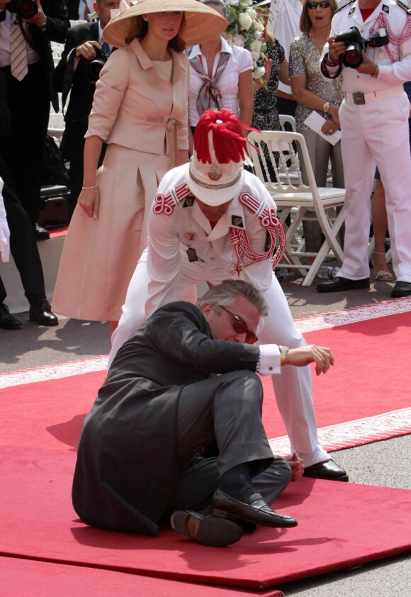 Le prince Laurent de Belgique victime d'une chute au mariage princier d'Albert et Charlene de Monaco le 2 juillet 2011.