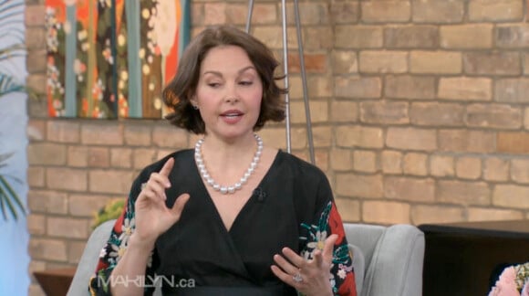 Ashley Judd, le visage gonflé, dans The Marylin Denis Show à la télévision canadienne, le 12 mars 2012.