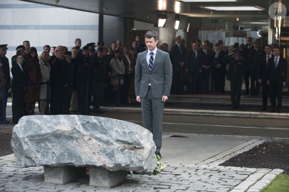 Le prince Frederik de Danemark a déposé le 8 mars 2012, à l'occasion de sa visite à l'Otan à Bruxelles, une gerbe sur la tombe du soldat inconnu.