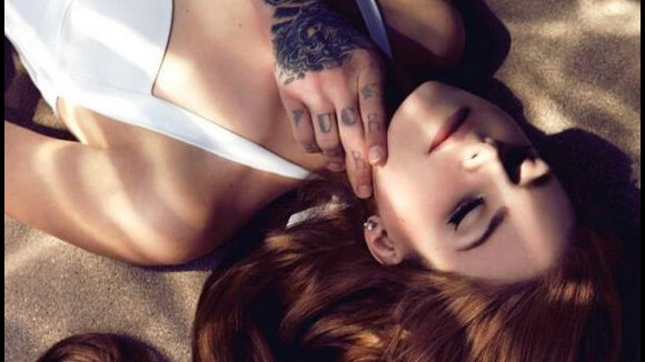 Lana Del Rey, sirène sensuelle, glamour et trash pour Blue Jeans