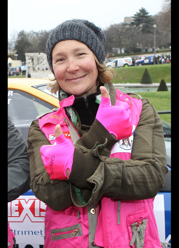 Carole Montillet lors du coup d'envoi du Rallye des Gazelles, le samedi 17 mars au Trocadero, à Paris.