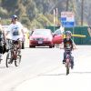 Kate Hudson, son fils Ryder, sa mère Goldie Hawn et Kurt Russell en balade à vélo à Santa Monica, le 10 mars 2012.